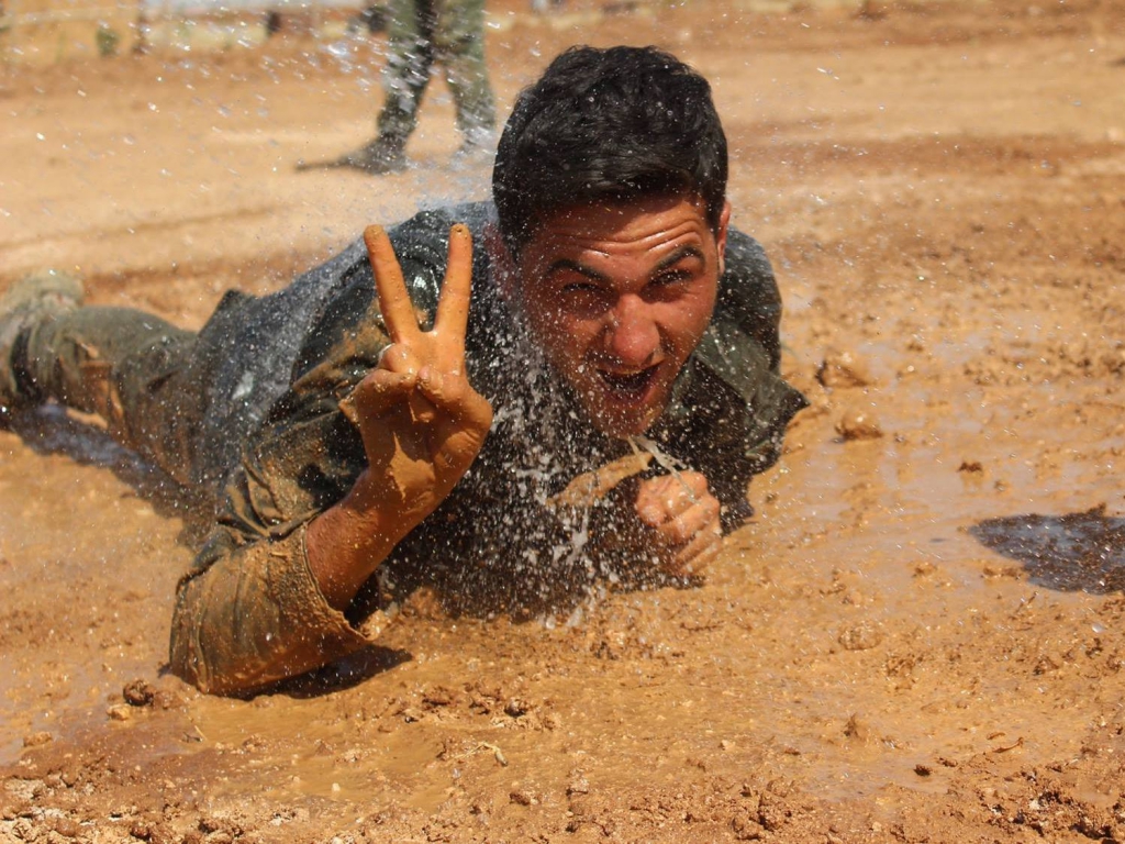 Kurdyjski bojownik, czerwiec 2016