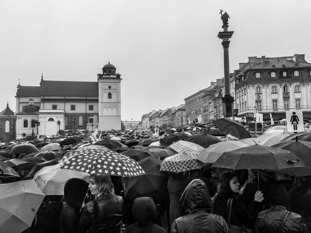 Czarny Protest na pl. Zamkowym w Warszawie