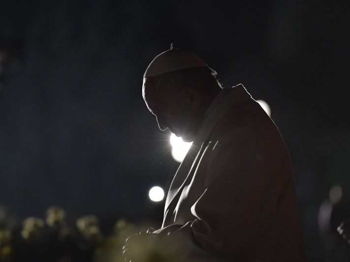 Papież Franciszek podczas Drogi Krzyżowej