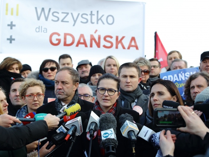 Pełniąca obowiązki prezydenta Gdańska Aleksandra Dulkiewicz ogłasza na specjalnej konferencji prasowej decyzję o kandydowaniu na urząd prezydenta miasta