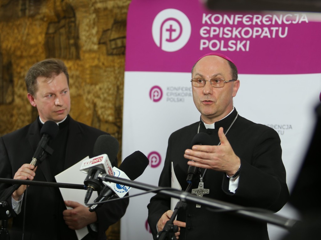 Abp Wojciech Polak i ks. Paweł Rytel-Andrianik