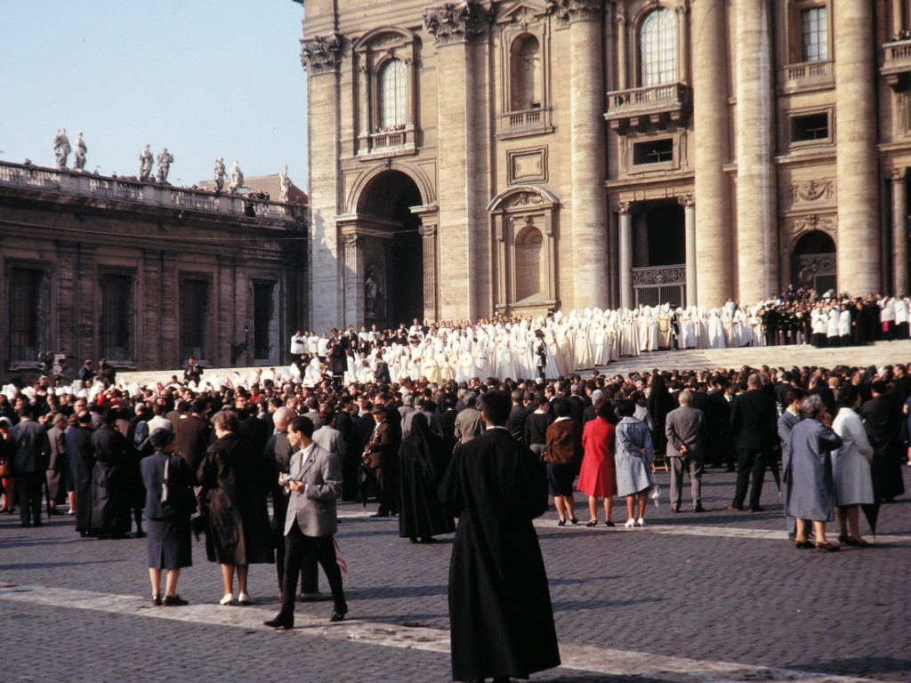 Procesja podczas obrad Soboru Watykańskiego II