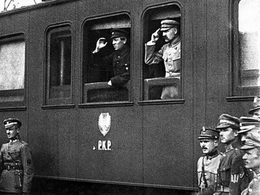 Spotkanie marszałka Józefa Piłsudskiego i atamana głównego Symona Petlury na dworcu kolejowym w Winnicy 16 maja 1920 r.