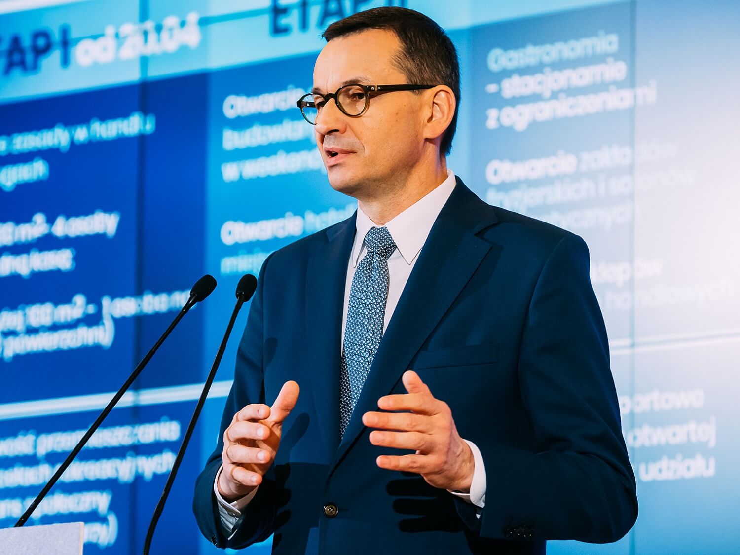 Premier Mateusz Morawiecki podczas konferencji prasowej 17 kwietnia 2020 r. w Warszawie