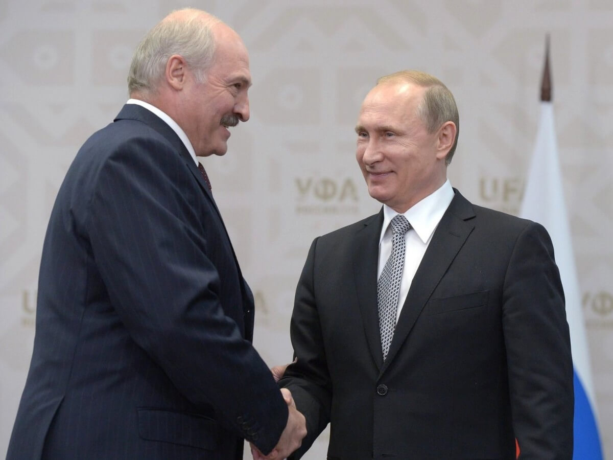 Prezydent Białorusi Alaksandr Łukaszenka i prezydent Rosji Władymir Putin podczas spotkania w 2015 roku
